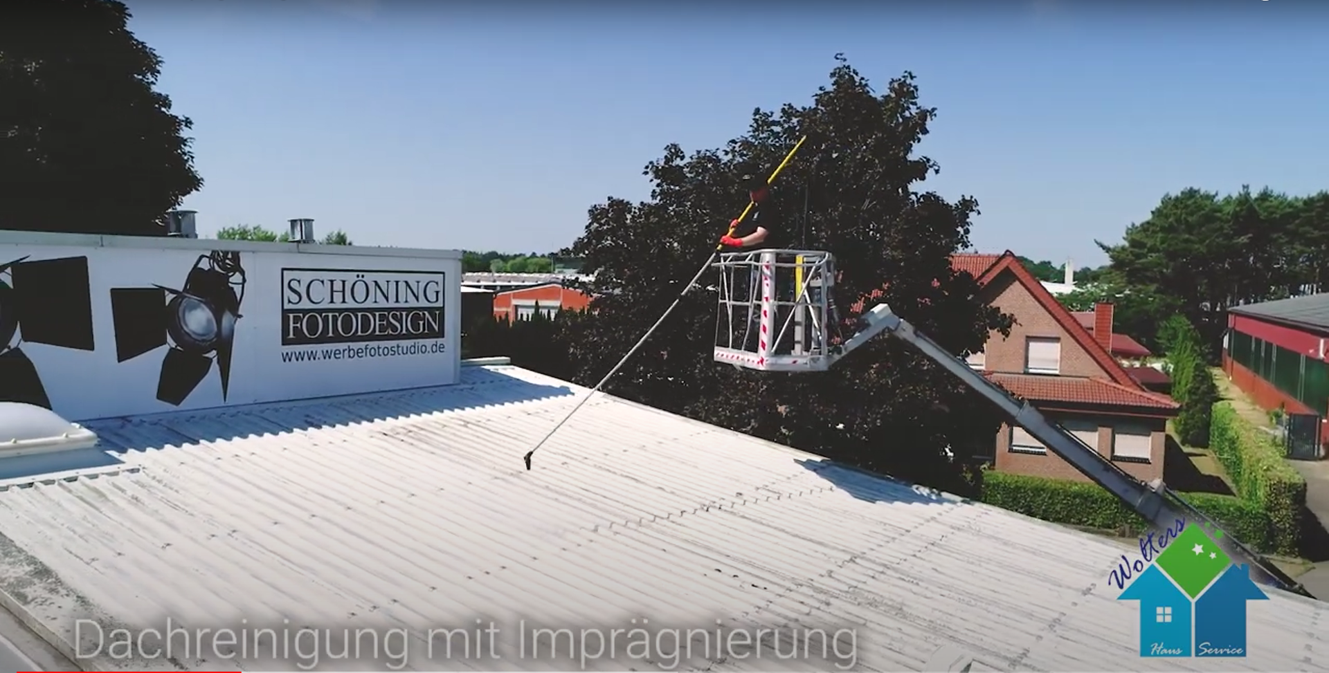 Komplettreinigung in Hoogstede: Gr&uuml;ndliche Tiefenreinigung f&uuml;r alle Dachpfannen.